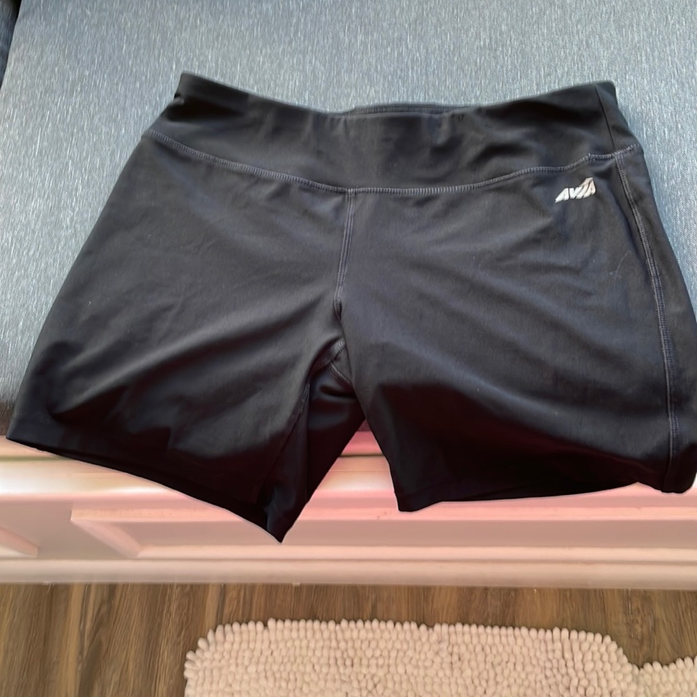 SOLD—Avia biker shorts M
